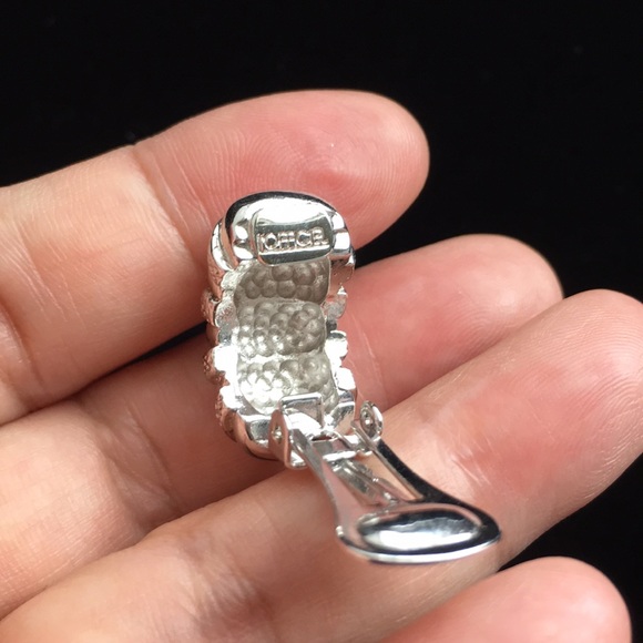 🖤NWOT💕L’Officiel clip earrings - Picture 7 of 12